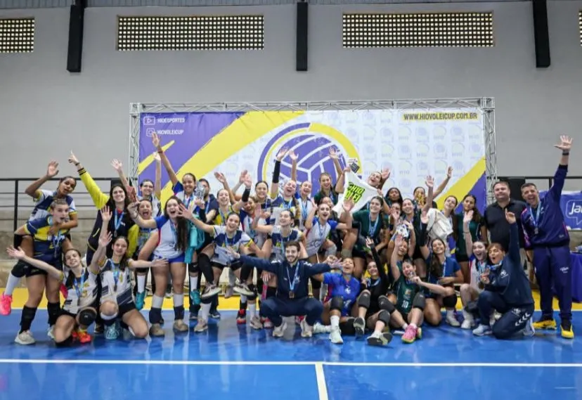 Maria da Fé conquista dois títulos no voleibol em campeonato de alto nível em São Paulo