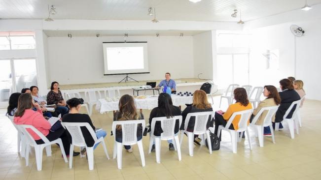 CAPACITAÇÃO DE PROFISSIONAIS DA EDUCAÇÃO